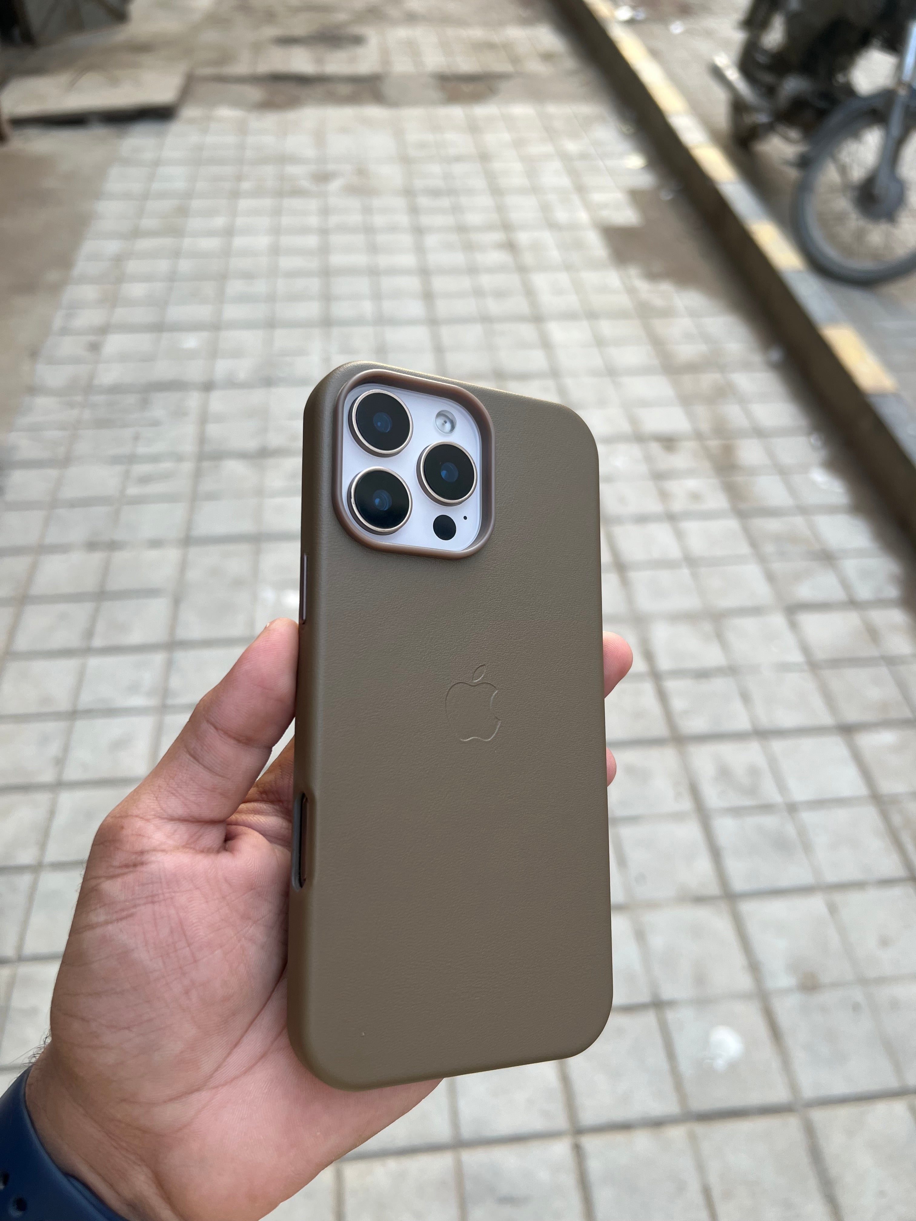 Apple Leather Case (16 pro max)