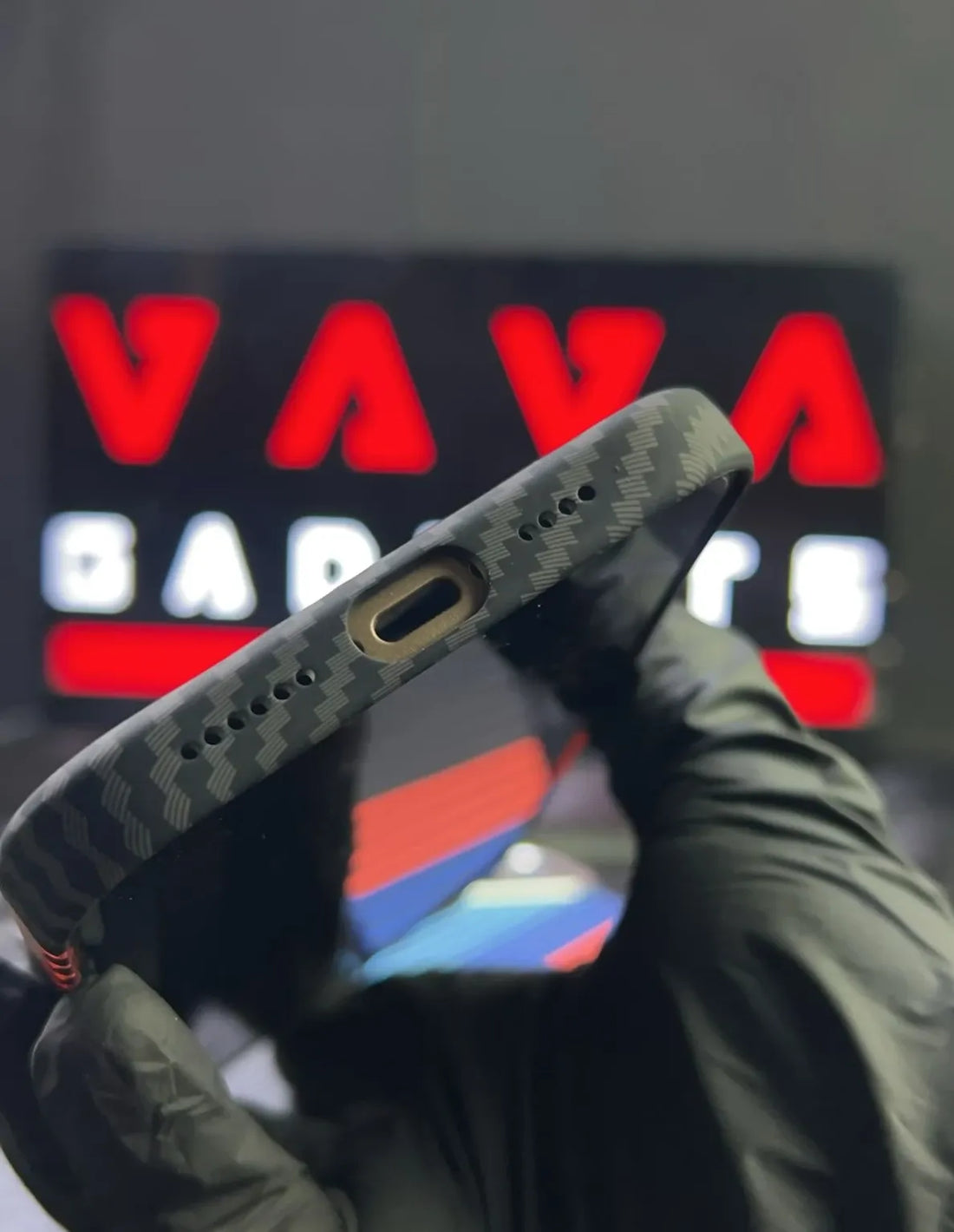 THE M-CARBON BLACK CASE